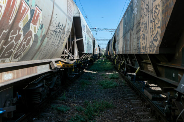 incident grav in apropiere de bucuresti un copil s a electrocutat dupa ce s a urcat pe un vagon de marfa descompus 69adeda669858