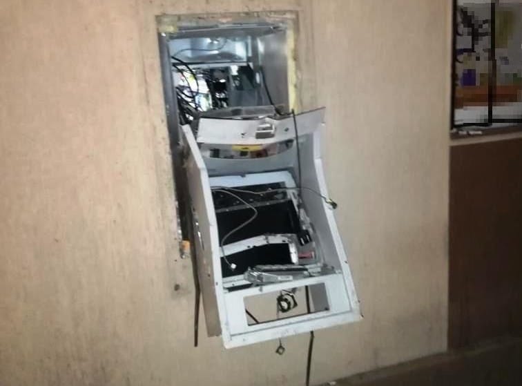 individul care a furat un bancomat de la irish pub se afla in penitenciarul tulcea si a fost arestat si in elvetia 69c9b021b92ca