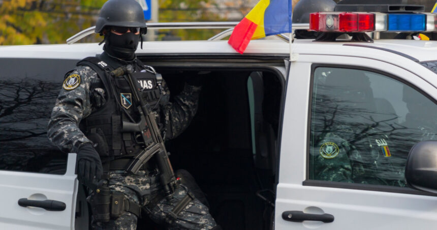 interventie a politiei pentru calmarea unui barbat care arunca cu pietre in masini impuscat dupa ce a atacat cu sabia un politist 69b58244d9229