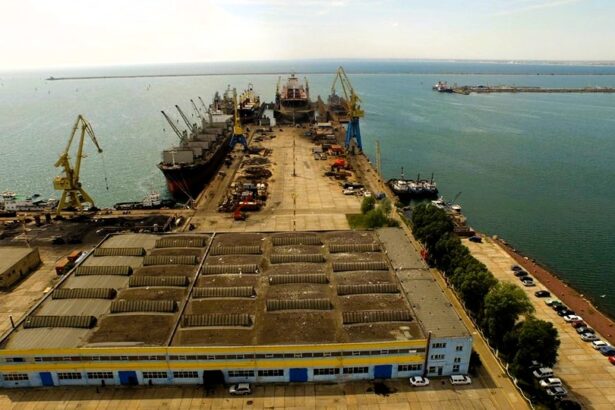 interventie de amploare un remorcher s a scufundat in portul midia ar exista persoane decedate 69ba63a31cc4f