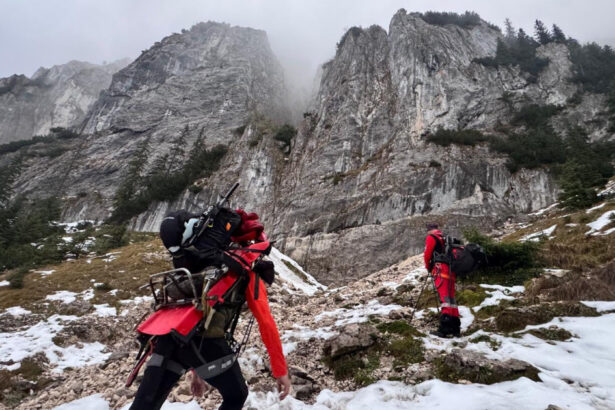 interventii in lant pe munte peste 40 de oameni au fost salvati 17 au ajuns la spital 69b690f5a3063