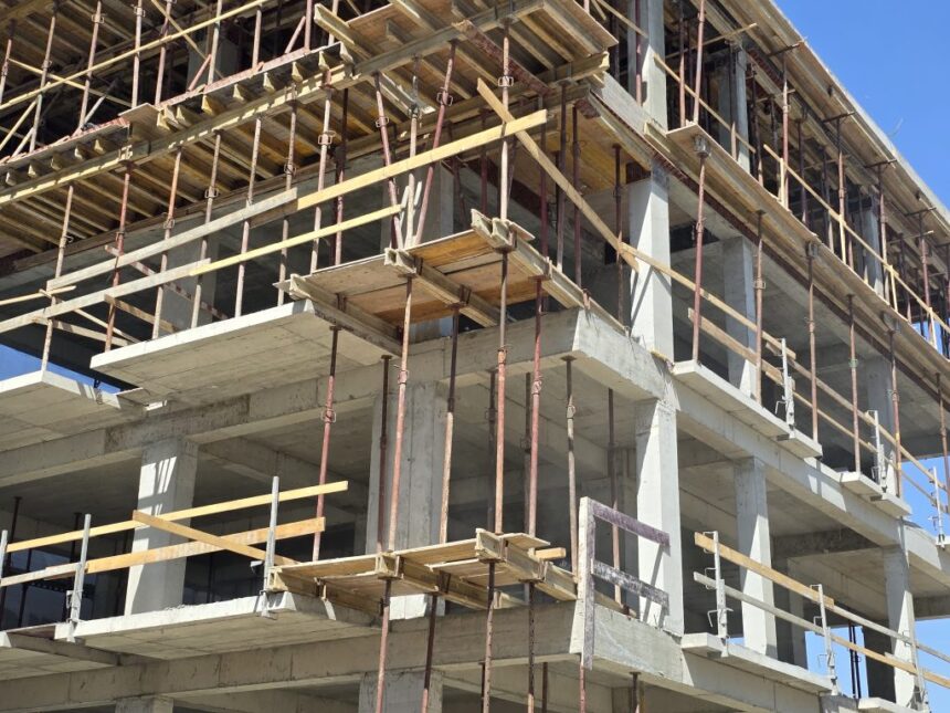 investitie imobiliara cu demolari si puz pe o strada ingusta din apropierea city mall din constanta 69aa131dcfae2