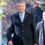 klaus iohannis impreuna cu sotia la slujba de florii la sibiu mesajul transmis de fostul presedinte 69c92218f0228