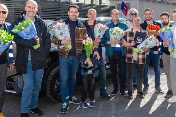 la inceput de martie caravana digi fm a raspandit zambete si culoare in centrul capitalei 69aef551ac8e2