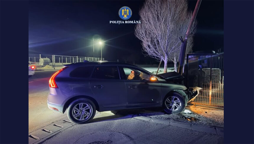 limanu un sofer beat a ignorat semnalele politistilor si a calcat acceleratia cursa lui s a terminat intr un gard 69b68b87cd0c0