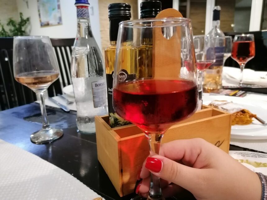 local din venus amendat de garda de mediu din cauza numarului de locuri reactia firmei mesele sunt ale angajatilor 69adf27b50d62