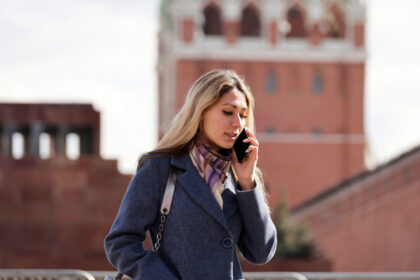 locuitorii din moscova apeleaza la pagere si harti tiparite pe fondul aplicarii de catre rusia a listei albe pentru internet 69b57432a1dbd