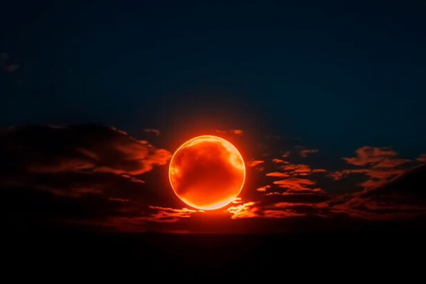 luna sangerie la noapte pe cer unde va putea fi observata cand are loc urmatoarea eclipsa vizibila la noi in tara 69a6f1d2a0b4f