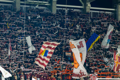 meciul rapid universitatea craiova oprit din cauza gazelor lacrimogene jandarmii au declansat accidental un pulverizator 69adff6fa054c