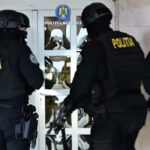 mega perchezitii la domiciliile unor contrabandisti de tigari tranzactiile se faceau in automobile abandonate 69b68f29e4e49