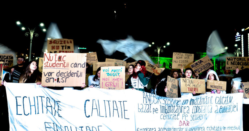 ministrul educatiei in mijlocul studentilor protestatari imi doresc un buget mai mare pentru studenti si o schimbare de mentalitate 69b5d32411fc1