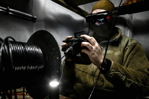 momentul in care o drona ucraineana loveste locomotiva unui tren care transporta provizii pentru armata rusa 69c81df7f0ff4