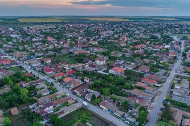 o casa din cumpana si terenul aferent scoase la licitatie intr un dosar de executare silita proprietarul datornic la banca nu si a mai putut achita datoria 69c0bfad8a21e