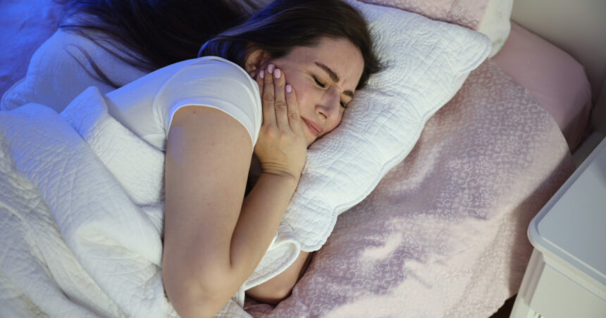 obiceiul din timpul somnului care poate distruge dantura medicii avertizeaza provoaca dureri de cap si zgomote la nivelul urechii 69a3e73ed62fa