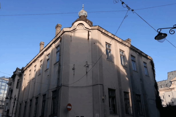 pas cu pas andrei muntmark devine proprietarul celor mai interesante cladiri monument istoric din zona peninsulara 69c9be31cdb1b