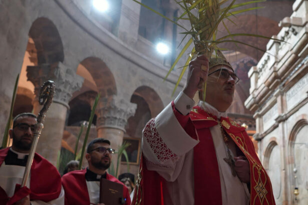 patriarhul latin al ierusalimului impiedicat de politia israeliana sa celebreze duminica floriilor la biserica sfantului mormant 69c9178f655e9