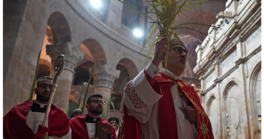 patriarhul latin al ierusalimului impiedicat de politia israeliana sa celebreze duminica floriilor la biserica sfantului mormant 69c9178f655e9
