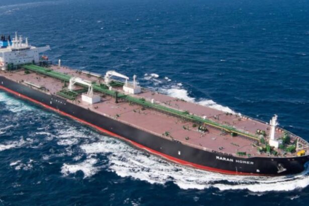 petrolier grec cu un roman la bord lovit in marea neagra aproape de un port rusesc 69b58e6e9f617