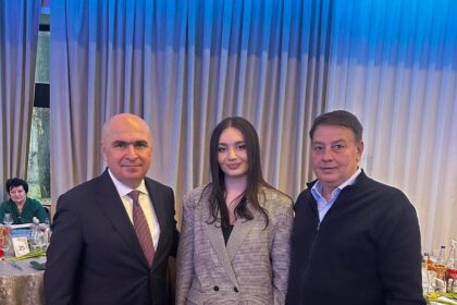 premierul ilie bolojan prezent la constanta la intalnirea organizata de liberali cu prilejul zilei de 8 martie 69ac577feb8f2