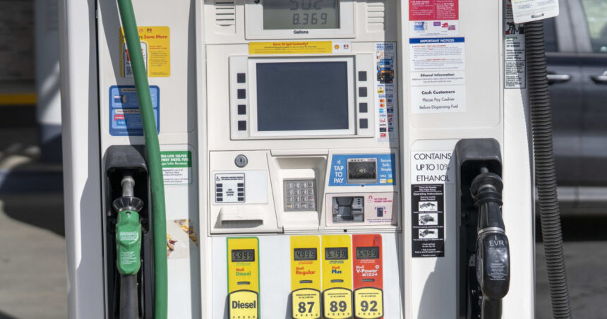 pretul benzinei in sua a crescut cu 20 de la declansarea conflictului din iran cat a ajuns sa coste acum comparatie cu romania 69b267be8e50a