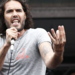 procesul in care actorul britanic russel brand e acuzat de viol amanat pana la toamna 69cae97608ab4