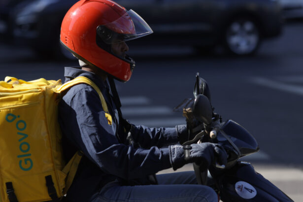 razboiul din iran pune presiune pe piata muncii din romania muncitori blocati costuri in crestere si vize in pericol de expirare 69b4030f2cff3