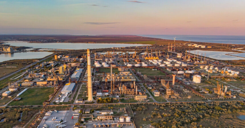 reviziile la petromidia si vega s au finalizat cu succes rafinariile vor reveni la capacitatea optima in urmatoarele zile 69c689a54a119