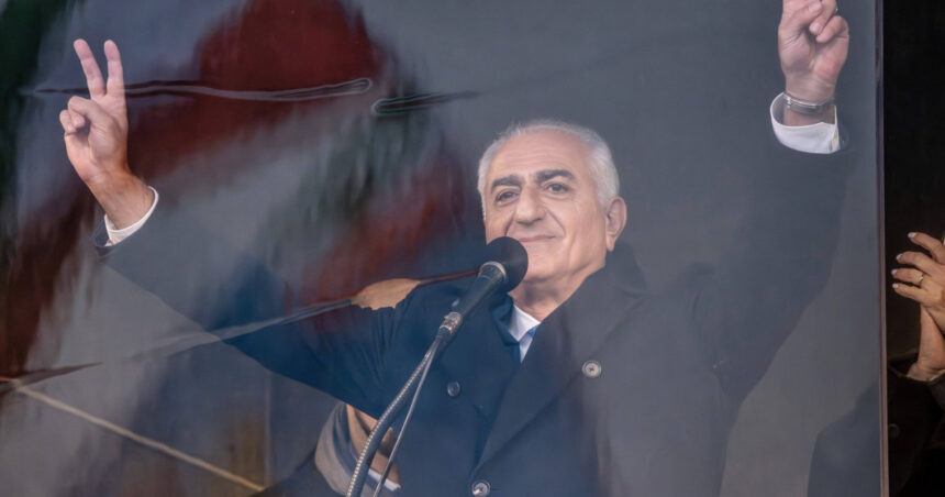 reza pahlavi pregateste un sistem de tranzitie pentru iran si spune ca e pregatit sa conduca imediat ce republica islamica va cadea 69b56d2d66f7d