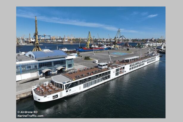 s a deschis sezonul croazierelor in portul constanta peste 170 de turisti din sua canada australia si alte tari au ajuns pe faleza cazinoului 69c7cea9eb555