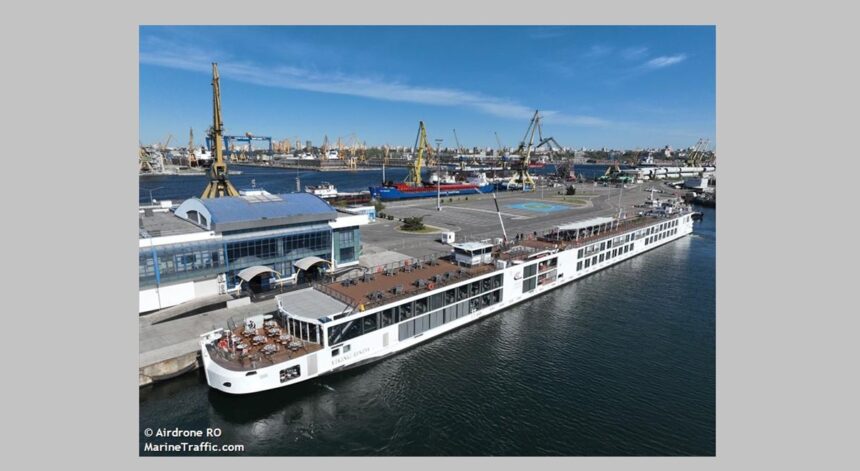 s a deschis sezonul croazierelor in portul constanta peste 170 de turisti din sua canada australia si alte tari au ajuns pe faleza cazinoului 69c7cea9eb555