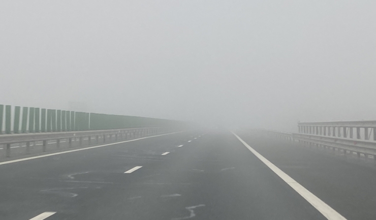 se circula in conditii de ceata pe autostrazile a2 si a4 69a68ab5c98fc
