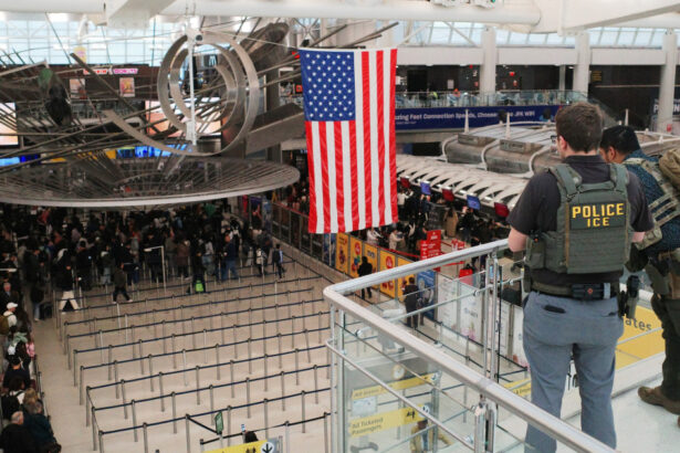 senatul sua aproba bani pentru departamentul pentru securitate interna ca sa rezolve criza din aeroporturi dar agentia ice e exclusa 69c6d700c58ac