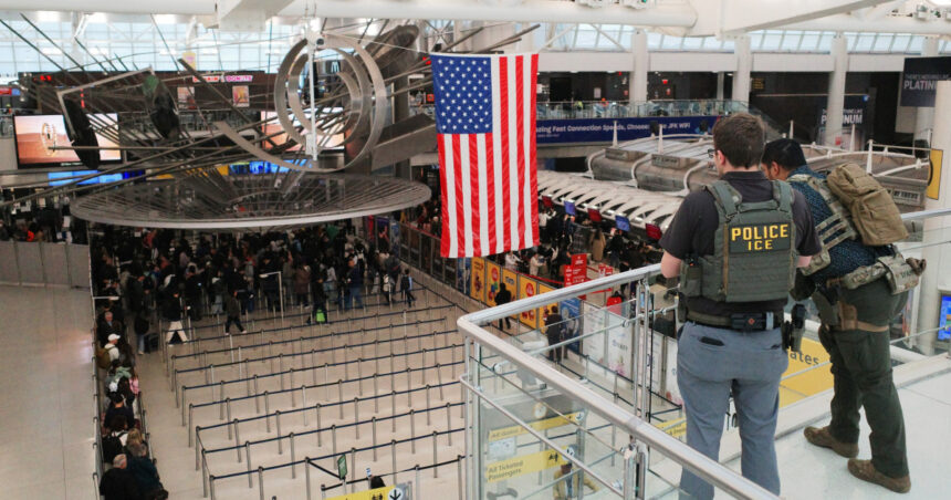 senatul sua aproba bani pentru departamentul pentru securitate interna ca sa rezolve criza din aeroporturi dar agentia ice e exclusa 69c6d700c58ac