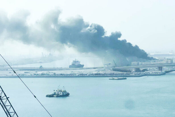 servicii bancare si de plati paralizate dupa ce centrele de date amazon din emirate au fost lovite in atacuri cu drone 69a732fb39754