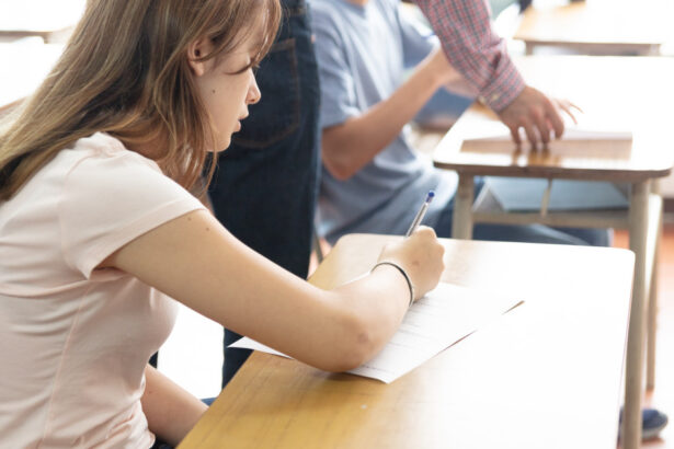 simulare bacalaureat 2026 elevii sustin astazi ultima proba scrisa cum sunt structurate subiectele la limba materna 69c4ceae2bc9c