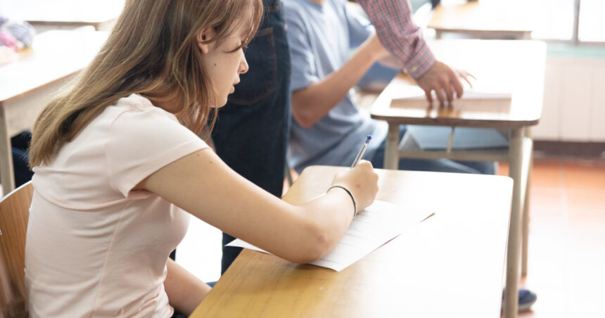 simulare bacalaureat 2026 elevii sustin astazi ultima proba scrisa cum sunt structurate subiectele la limba materna 69c4ceae2bc9c