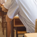 simulare evaluarea nationala 2026 subiecte la matematica ce exercitii au avut de rezolvat elevii in sala de examen 69b922629bfcd