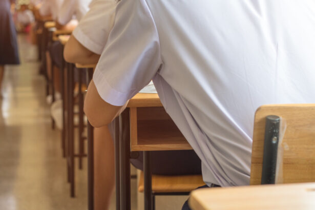 simulare evaluarea nationala 2026 subiecte la matematica ce exercitii au avut de rezolvat elevii in sala de examen 69b922629bfcd