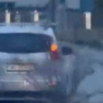 sofer din bistrita surprins in timp ce tara un trunchi de copac de 16 metri pe carosabil 69c79bde965f3