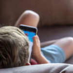 studiu copiii care petrec peste trei ore pe zi pe retelele sociale sunt mai predispusi la anxietate si depresie in adolescenta 69c9615fddb28