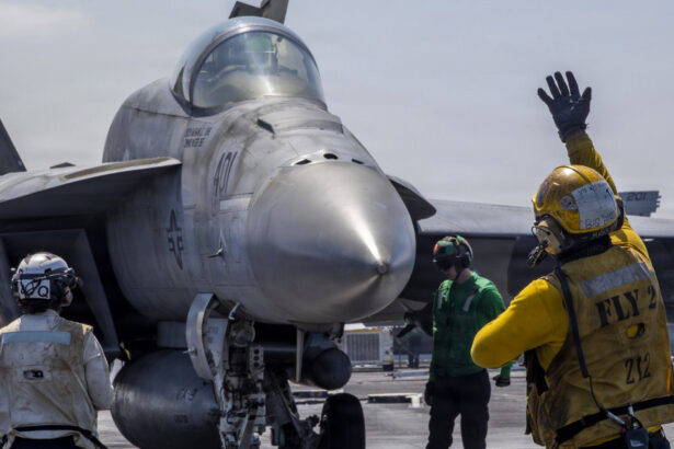 sua senatorii democrati se tem ca presedintele trump ar putea desfasura trupe americane in iran rusia ajuta deja cu informatii 69b17527eed55