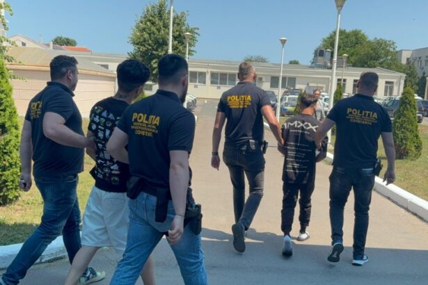 surse judiciare indivizii care au spart de doua ori magazinul emag au tabarat pe o femeie de 94 de ani tot in aceeasi zona declaratia inculpatilor 69c5d7bb7715d