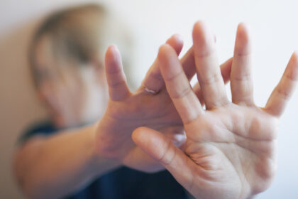 tanar de 17 ani din craiova arestat dupa ce si a batut fosta iubita in strada 69b566250c269