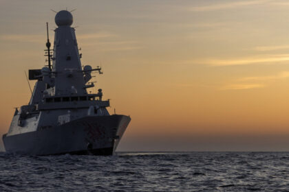 tensiuni in estul mediteranei londra trimite nava de razboi a marinei regale hms dragon in cipru dupa atacurile cu drone 69a73681931d5