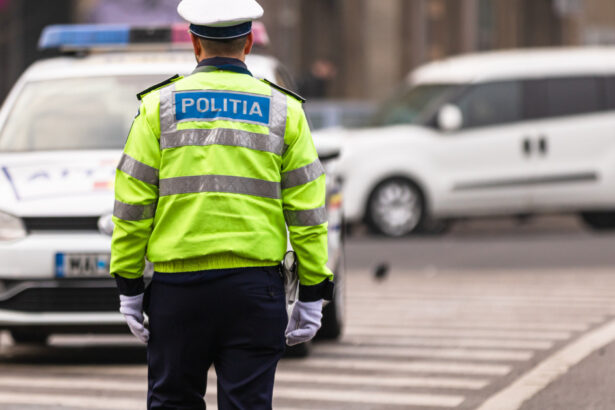 trafic complet blocat pe dn 1 la busteni dupa ce un tir care a lovit un parapet a ramas pe sosea soferul a fost ranit 69abe55341fe2