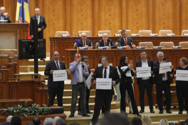 trei deputati ai partidului sos indemnizatie redusa cu 50 pe trei luni pentru scandalul din plen 69c16dd4f2b9d