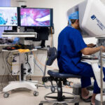 un chirurg din londra a operat un pacient aflat la 2 400 km distanta cu ajutorul unui robot 69ab20735c60f