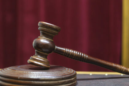 un fost director in primaria capitalei si un primar din dambovita au fost condamnati la inchisoare pentru angajari nelegale 69a7ed5510b12