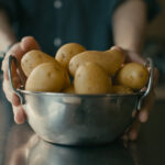 video au aparut primii cartofi noi romanesti in piete si supermarketuri pretul e cu 40 mai mare decat anul trecut cat costa kilogramul 69c22f6357aa8