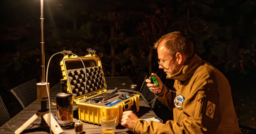 video ce se ascunde in spatele semnalelor radio aparute dupa atacurile asupra iranului mesaje codate ce amintesc de spionii razboiului rece 69b8486ab7821